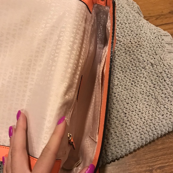 End your summer in coral Kate Spade! 🌸 - Picture 3 of 5